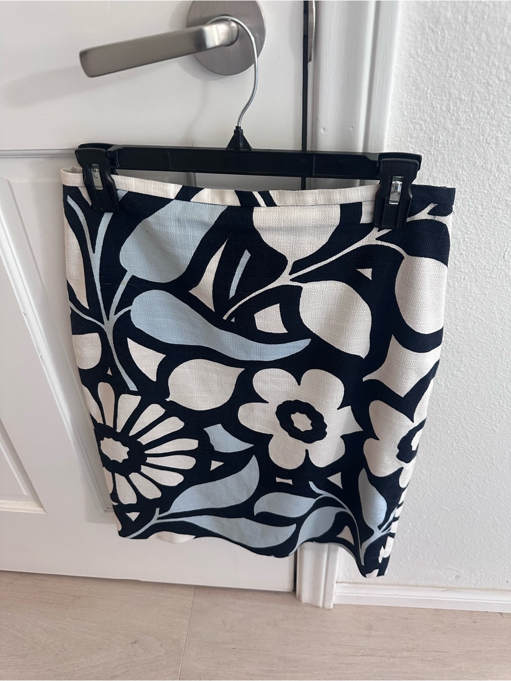 Hobbs of London, fully Line skirt size 4, Original price $180